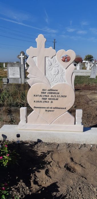 Reducere de preț monumente funerare,cruci ,mozaic.