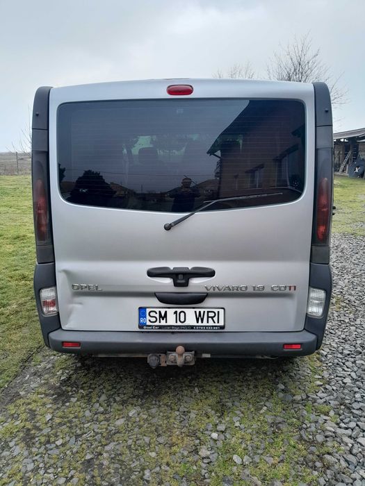 vand Vivaro 1,9 / 8+1 locuri