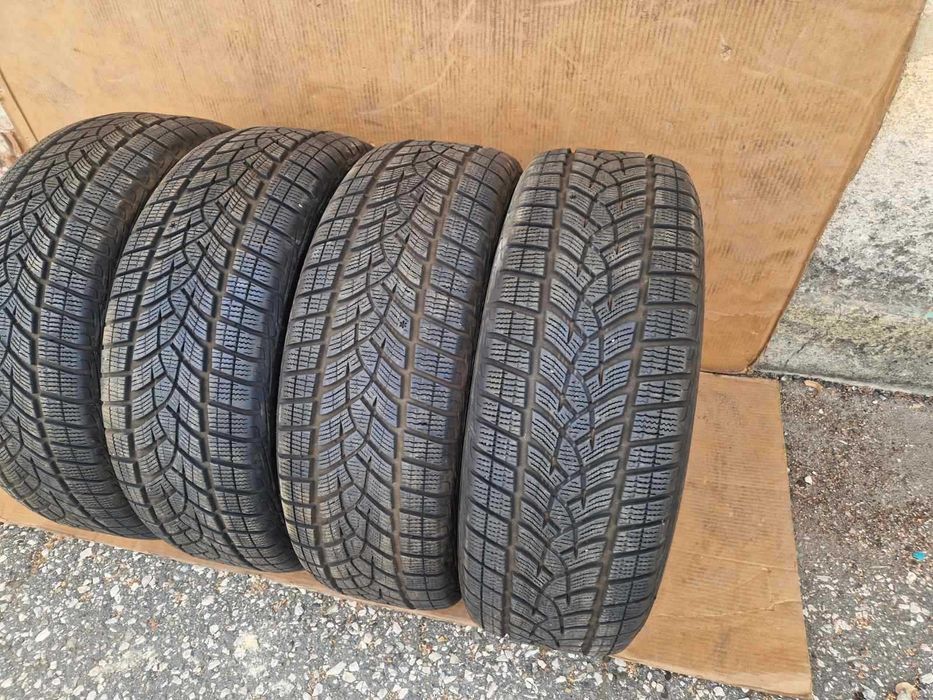 4 Goodyear R18 235/60 Зимни гуми  DOT3722
