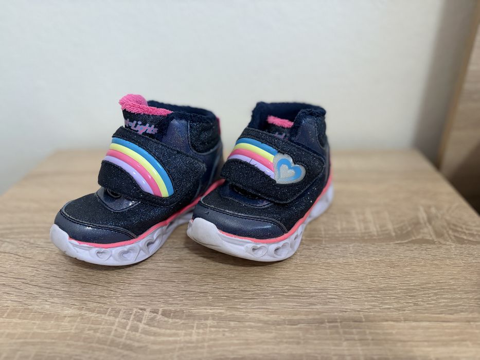 Боти Skechers и ботушки Clibee с подарък