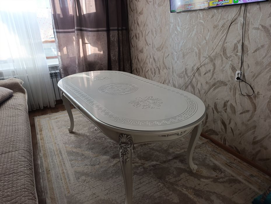 Стол для зала б/у
