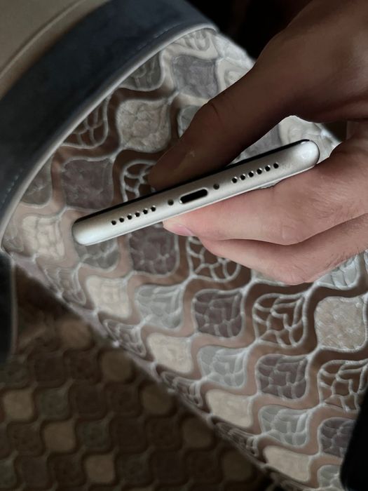 Apple 11. 64 гб  телефон