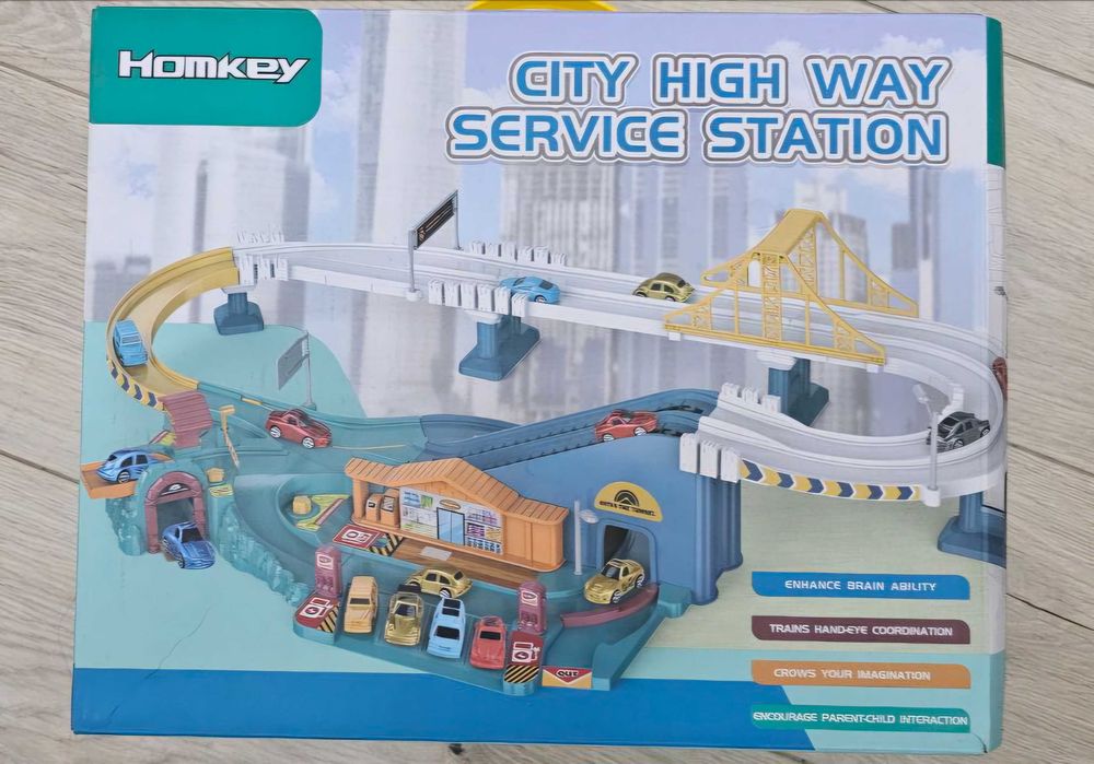 Игрушечный автотрек.