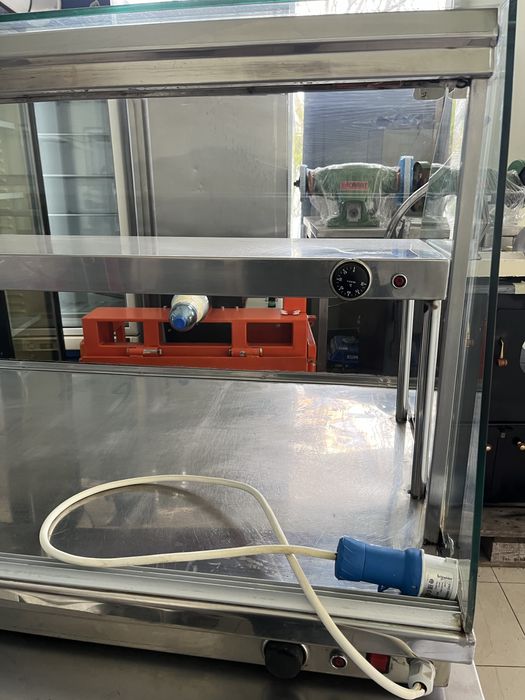 Топла витрина топла