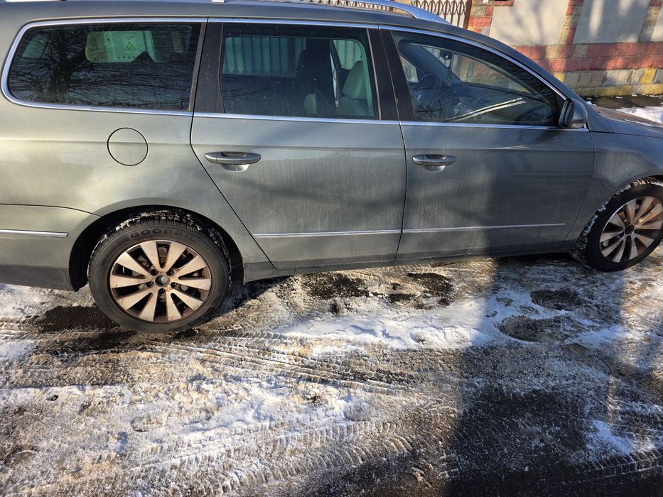 Usa passat b6 negru spate ,belina spate fata Auriu