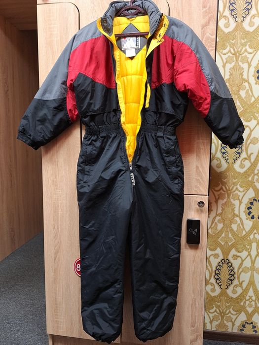 Горнолыжный комбинезон ( цельный)