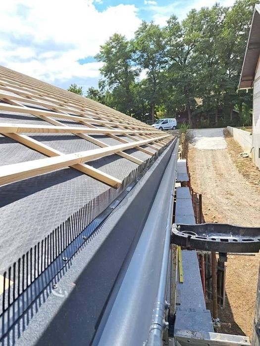 Executam acoperișuri si reparati de urgență