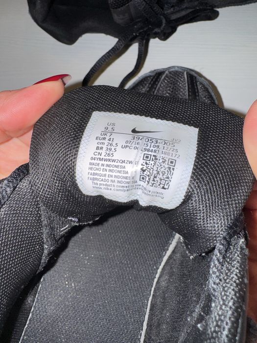 Маратонки Nike.