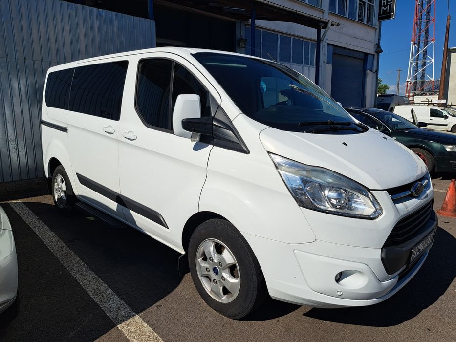 Ford Transit Custom 2.2 TDCi 100 CP – 9 Locuri – 2015  modelul scurt / Motor defect