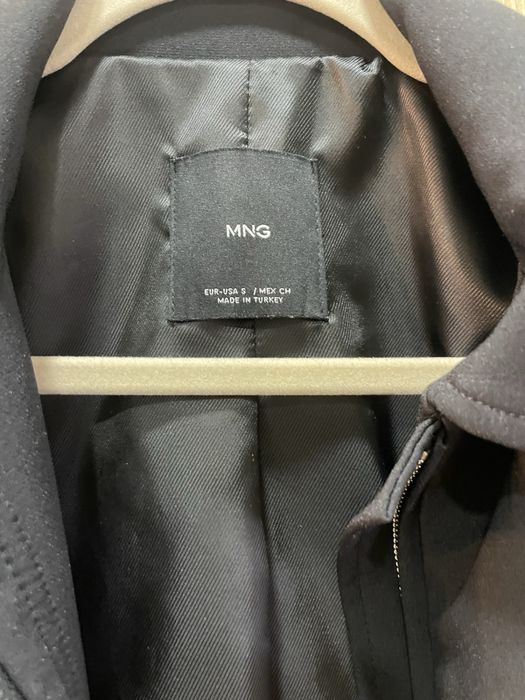 Яке тип бомбър Mango