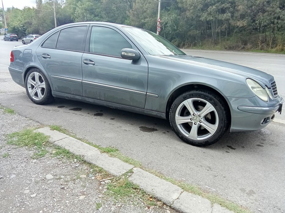 Мерцедес Е200 Компресор Фабричен Метан.Отличен