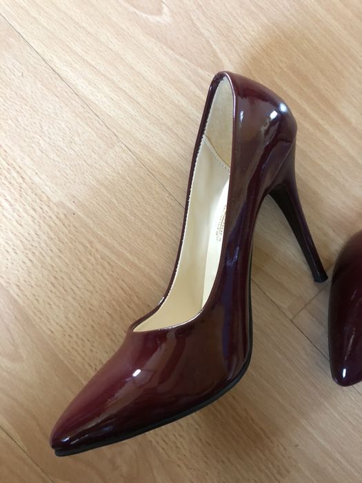Stiletto visinii - nu au fost purtati niciodata