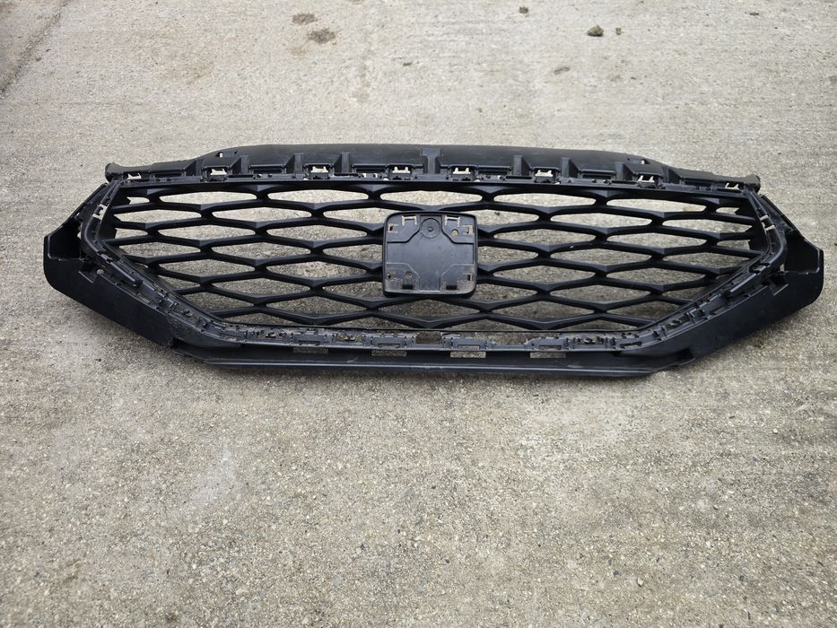 радяторна решетка LEON 4