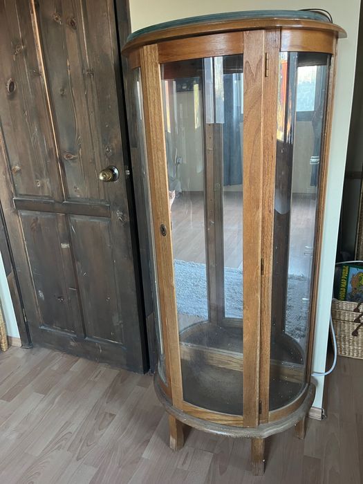 Шкаф винтидж от средата на миналия век