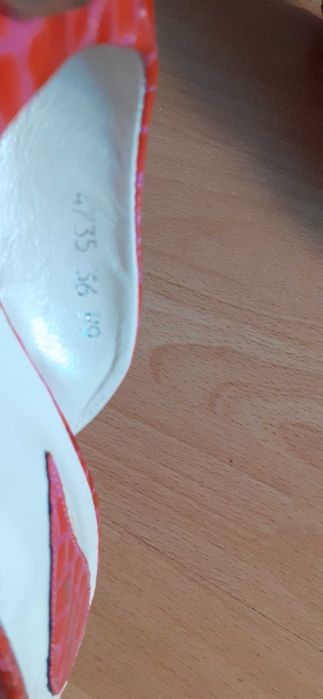 Чисто нови сандали ест.кожа