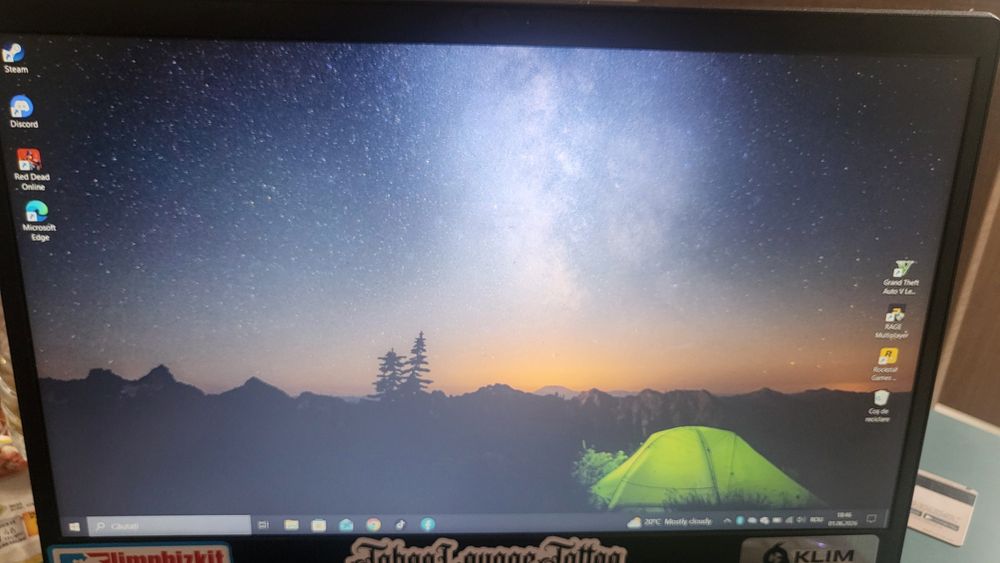 Lenovo v15 ada menționez este schimbat ssd și rami