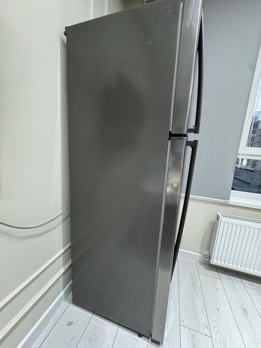 Холодиник LG хорошом состоянии