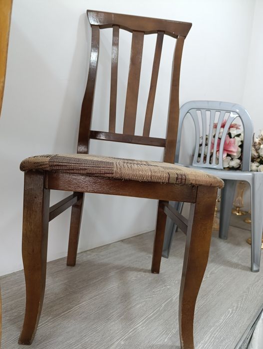 Yogʻoch stul sotiladi