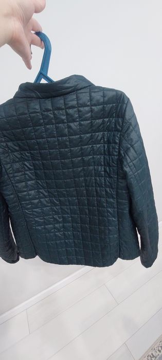 Продам легкую куртку Буттон