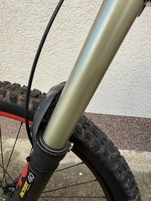 Двукоронна вилка fox 40