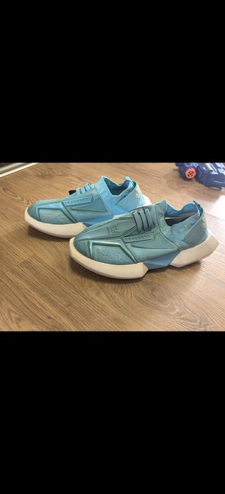 продам кроссовки