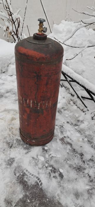 Большой газовый баллон