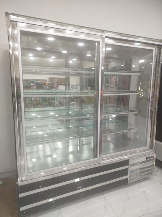Витрина холодильник 220В