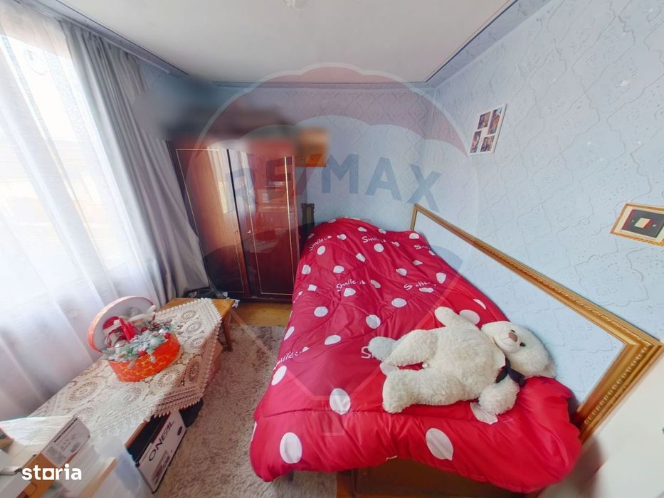 Casă cu 6 camere, DE VÂNZARE, str. Eroilor
