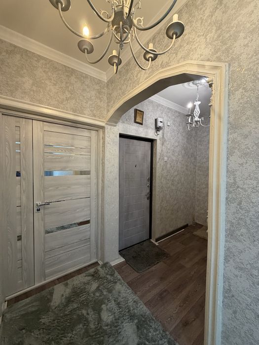 Продается 2 х  комнатная  с 1 го этажа. квартира с ремонтом и с мебель