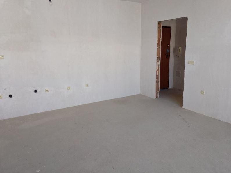 Продава се Тристаен апартамент в Варна, Левски - 82 кв.м за 2671 €/кв.м - Снимка #4