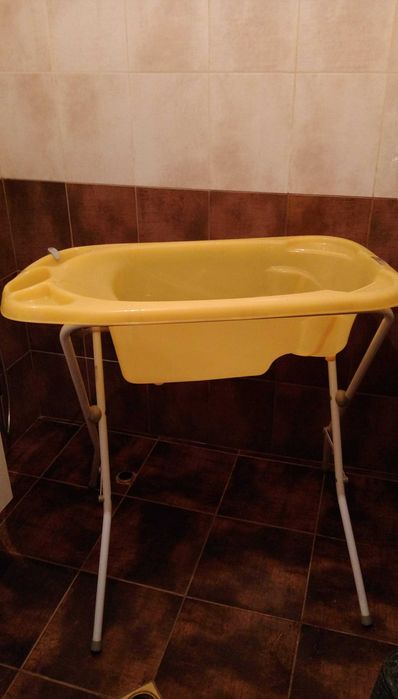 Продавам бебешко-детска вана  за къпане