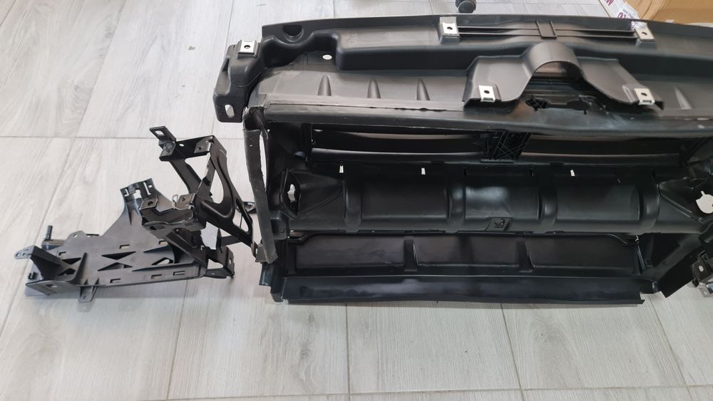 Hota difuzor deflector aer trager suport far spalator BMW 5 f10 f11