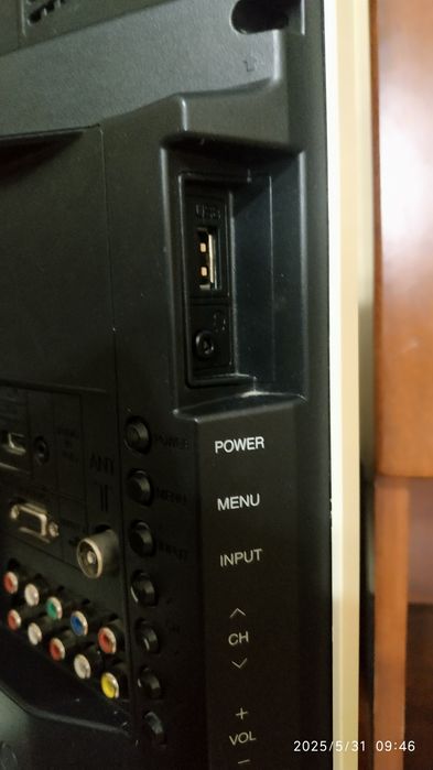 Sharp Aquos 32 дюйма + smart box и тюнер Uzdigital