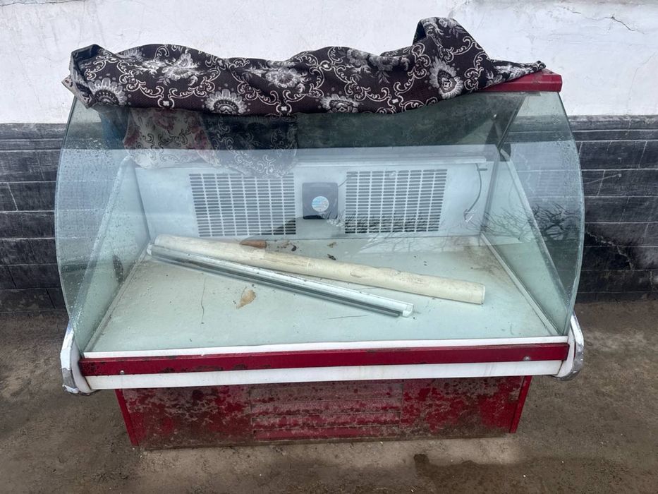 Витрина холодильник ишлатилган ахволи яхши