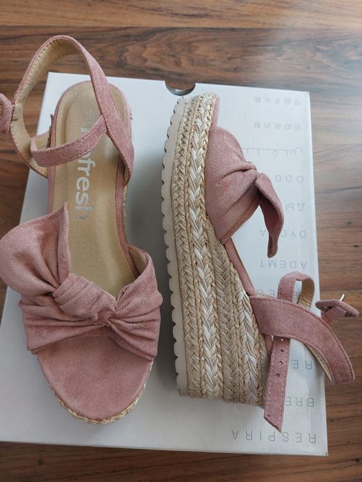 Ежеджевни сандали на платформа и ток в розов и червен цвят