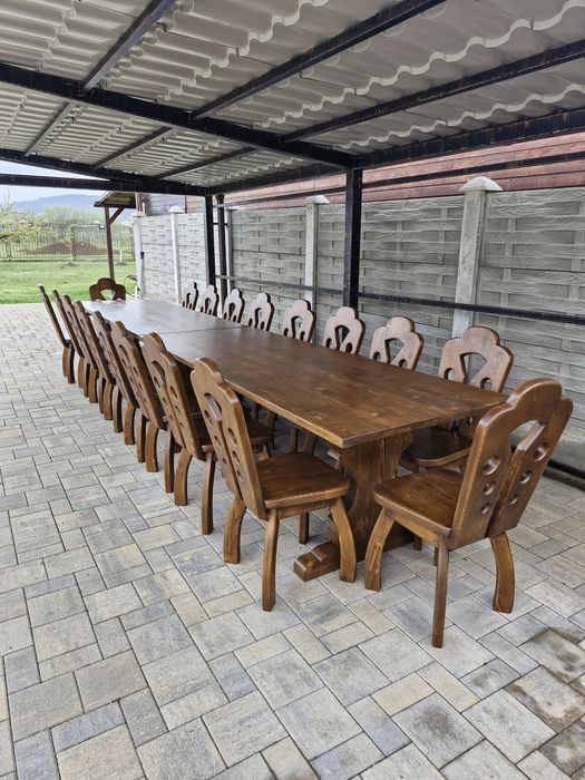 Masă din lemn masiv