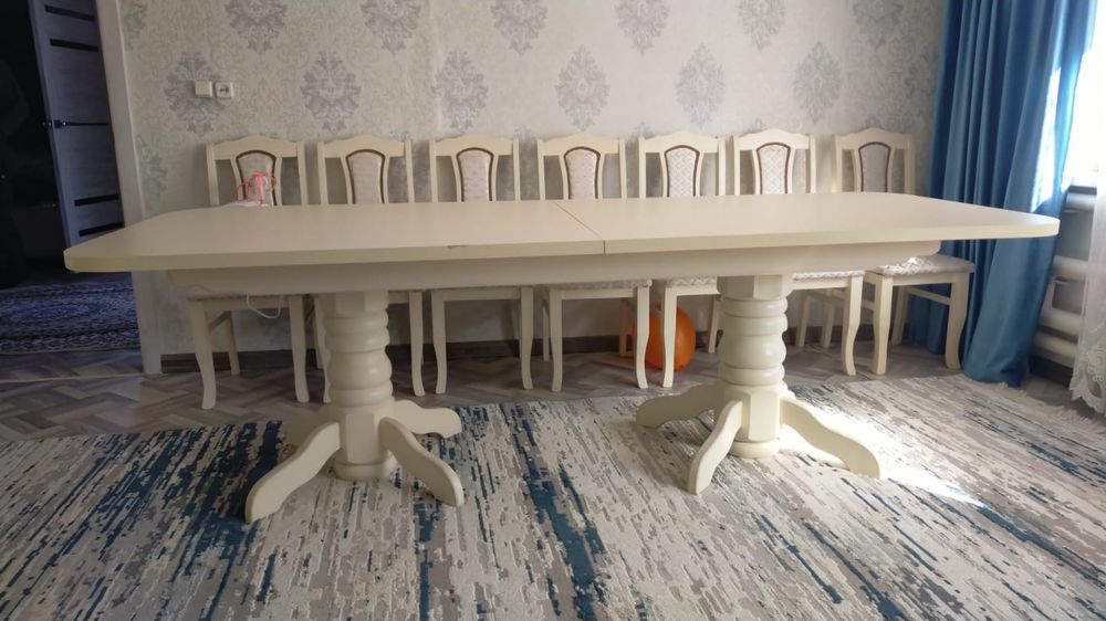 Стол. Стол большой