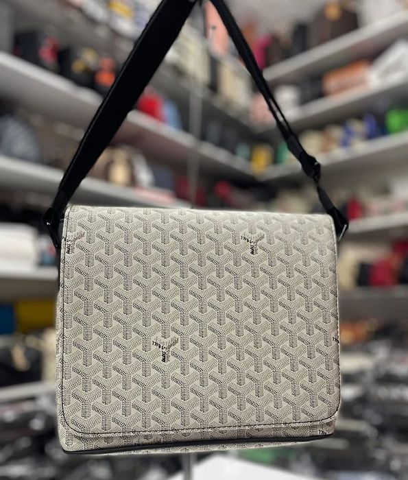 Goyard чанта разцветки