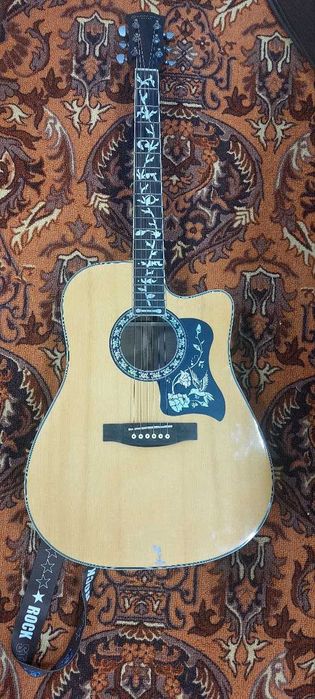 Продам или обменяю на классическую гитару Ямаха с80