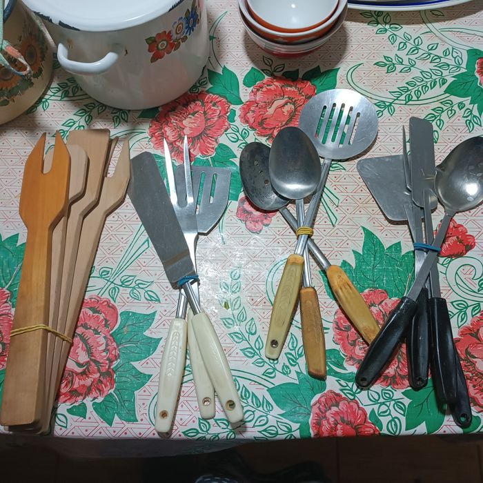 кухонный инвентарь, кастрюли