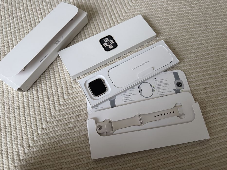 Продам apple watch SE2