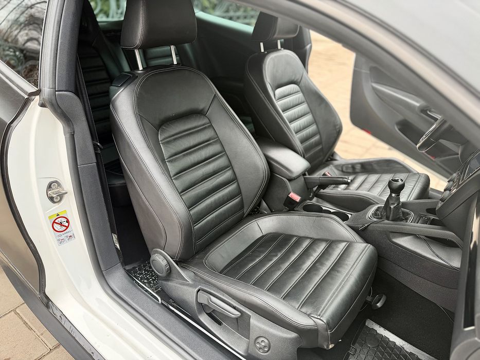 • Volkswagen Scirocco R / 2.0 Tfsi 350 cp / Parc Auto • Posib. RATE •