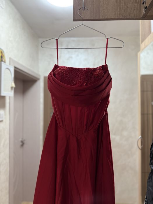 Вечерна рокля.