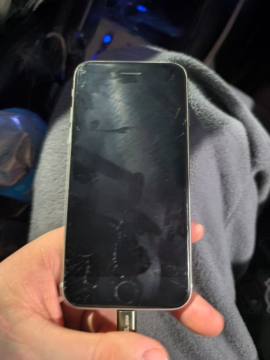 iPhone SE 3 (2022год)