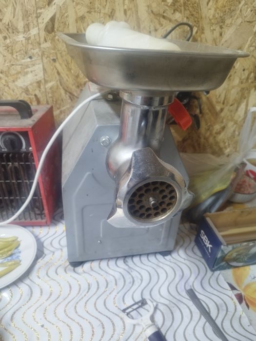 Продам хорошую мясорубку