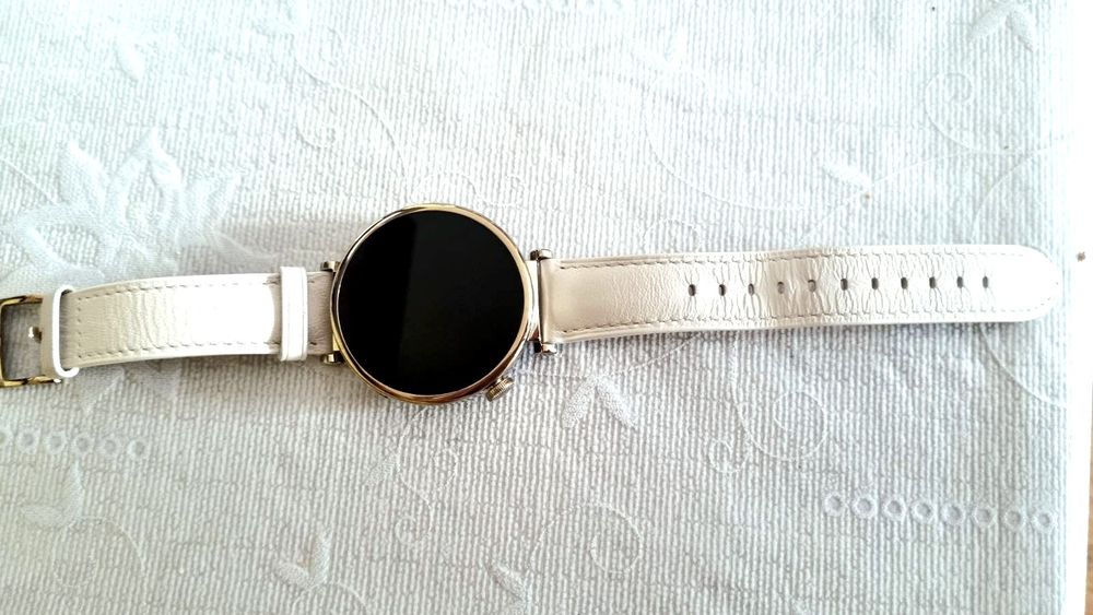 Huawei WATCH GT 4
Каишка: Whi