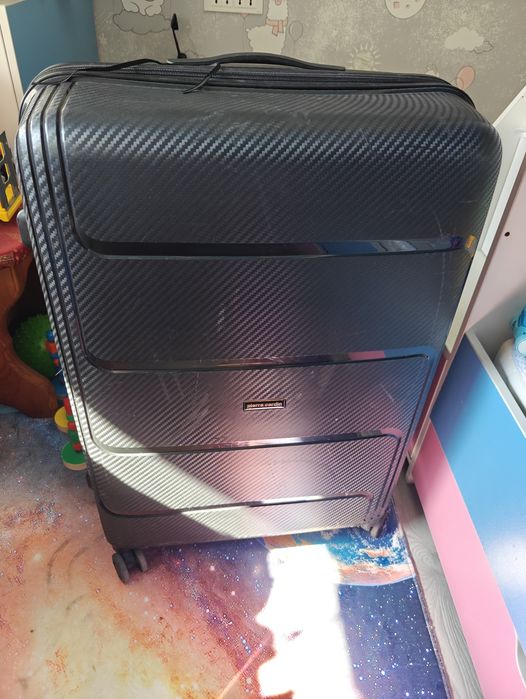 Продаю чемоданы б/у.