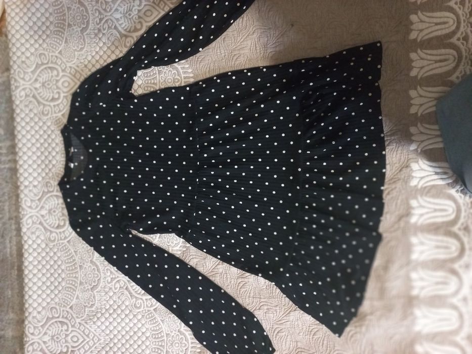 Чёрное платье в горошек