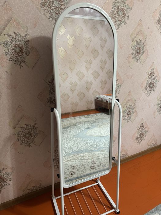 Подставка и окно