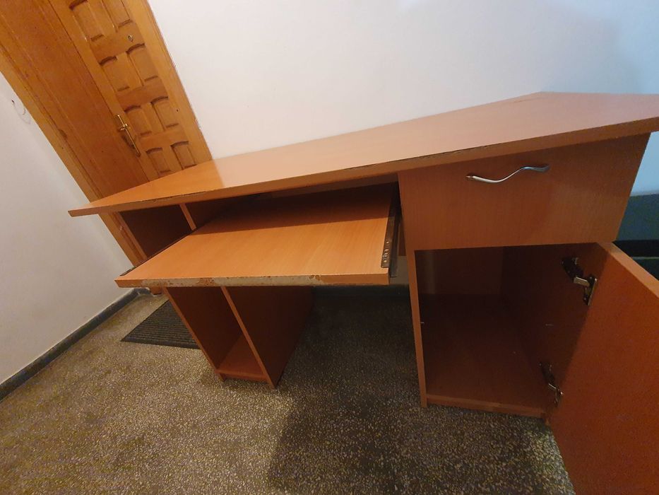 Donez birou de lucru